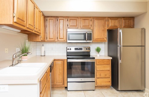 Kernersville House | Cute and Cozy 2 bedroom Townhouse!