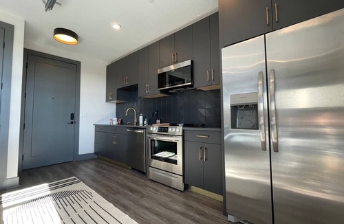 Academy Square Condo | Cute Condo + Rooftop, 5 min to Broadway