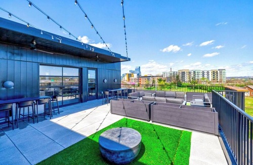 Academy Square Condo | Cute Condo + Rooftop, 5 min to Broadway