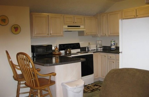Skyland Cottage | Cute Cottage, Convenient South Asheville location