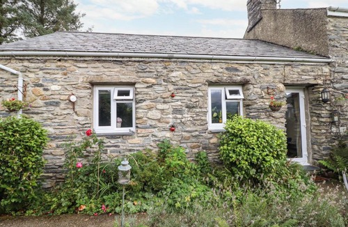 Beddgelert House | Cwm Caeth Cottage