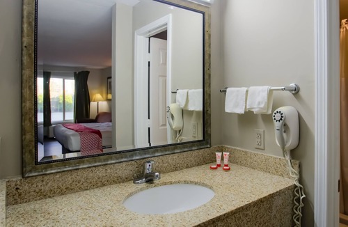 Chocowinity Hotel | Cypress Inn & Suites Washington by OYO