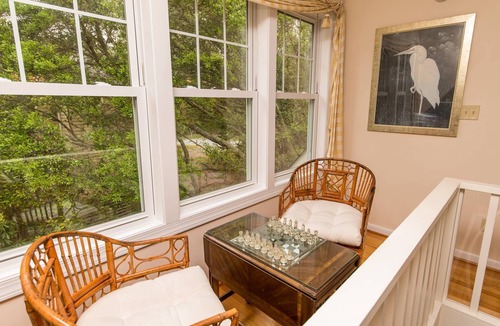 Duck House | D0310 Pappia. Charming & Well Maintained, Community Pool, 150 Yards to Beach!