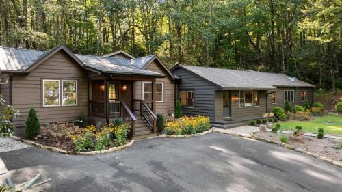 Highlands House | Dahlia House, 5 BDRM, Walk to town