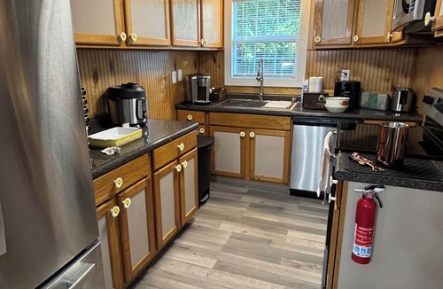 Jacksonville House | Daisy’s PlacenCozy cottage three bedroom located in the heart of Jacksonville