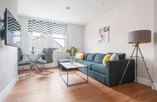Dalkeith Apartment | Dalkeith Three Bed Two Bath Apartment