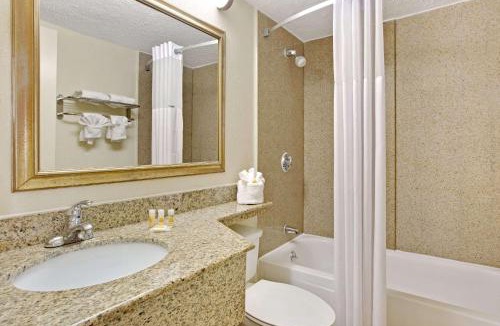 Charlotte Hotel | Days Inn by Wyndham Charlotte/Woodlawn Near Carowinds