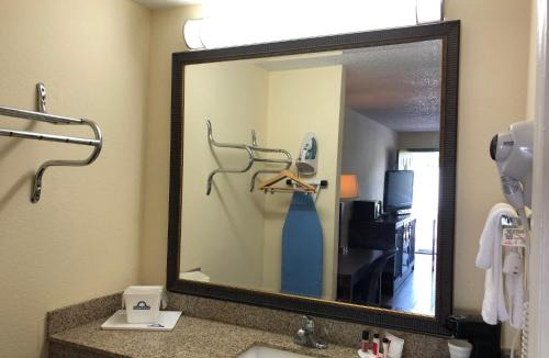 King Hotel | Days Inn by Wyndham King-Winston Salem Area