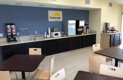 King Hotel | Days Inn by Wyndham King-Winston Salem Area