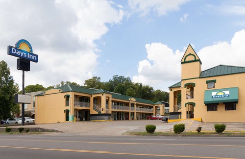 Whitebridge Hotel | Days Inn by Wyndham Nashville Saint Thomas West Hospital