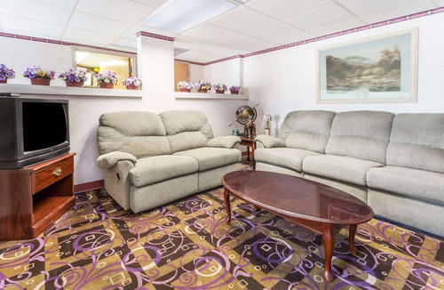 Sanford Hotel | Days Inn by Wyndham Sanford