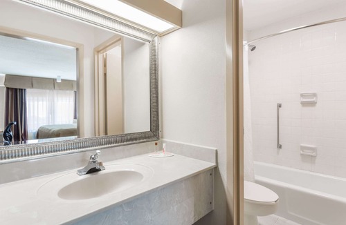 West Southern Pines Hotel | Days Inn & Conf Center by Wyndham Southern Pines Pinehurst