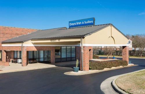 Rocky Mount Hotel | Days Inn & Suites by Wyndham Rocky Mount Golden East