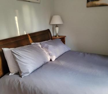 Sherborne St. John House | Dbl room with ensuite Bathroom and large windows, free parking