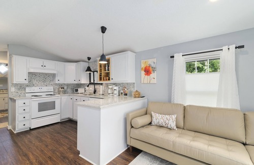 Flat Rock Cottage | DEC-FEB MONTHLY 50% OFF The Funky Fuji @Backyard 🍎 Cottages