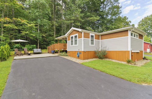 Flat Rock Cottage | DEC-FEB MONTHLY 50% OFF The Funky Fuji @Backyard 🍎 Cottages