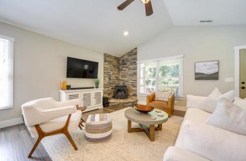 Cullowhee House | Deck and Mtn Views Riverfront Cullowhee Home