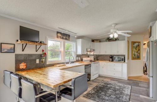 Fairview House | Deck and Views Secluded Retreat in Fairview!