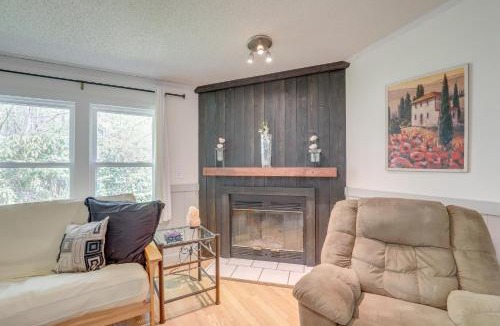 Fairview House | Deck and Views Secluded Retreat in Fairview!