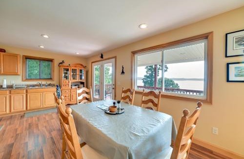 New Concord House | Deck & Water View: Cozy Kentucky Lake Getaway