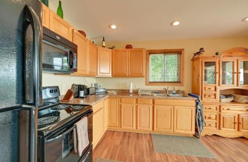 New Concord House | Deck & Water View: Cozy Kentucky Lake Getaway
