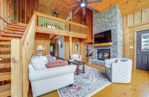Waynesville House | Decks and Mountain Views Waynesville Getaway!