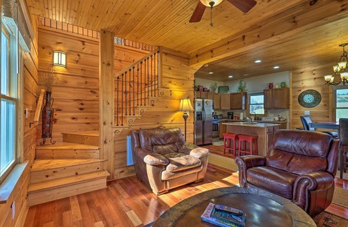 Laurel Springs Cabin | Decks & Panoramic Views: Rustic Sparta Cabin