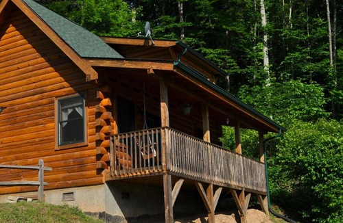 Waynesville Cabin | Deer Country Vacation Cabins #4 - Long Range View, Dogs Friendly