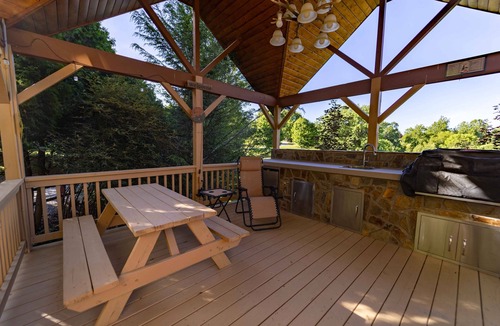 Piney Creek Cabin | Deer Crossing Cabin-Gorgeous Mountain-Valley Views, 14 mi. To Main St,Sparta, NC