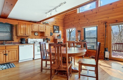 Waynesville Cabin | Deer Ridge - 3 BR, 3 BA, Hot Tub, Firepit