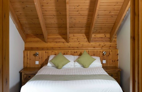 Herodsfoot Cabin | Deerpark Classic Golden Oak Waterside, Liscard