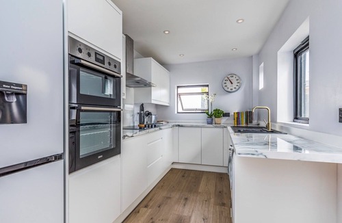 Felpham House | Delightful 2 Bed House a Stones Throw From Beach - Pass the Keys