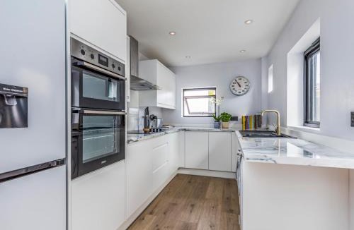 Felpham House | Delightful 2 Bed House a Stones Throw From Beach - Pass the Keys