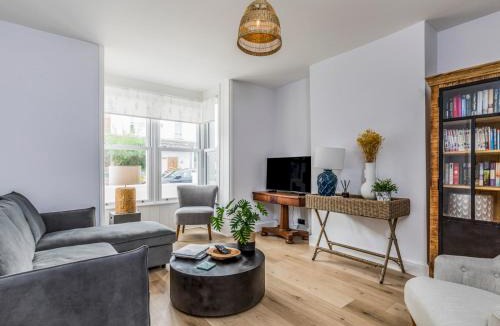 Felpham House | Delightful 2 Bed House a Stones Throw From Beach - Pass the Keys
