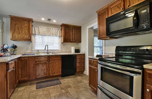 Hot Springs House | Delightful 2-bedroom Cottage in Hot Springs