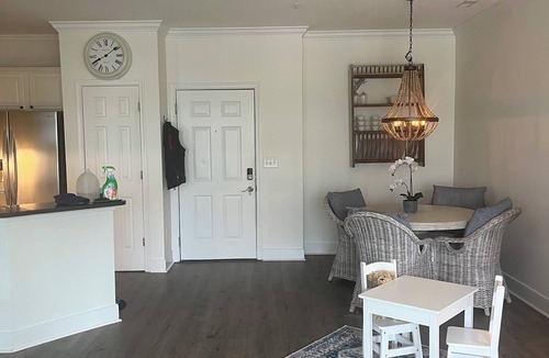 Charleston Condo | Delightful 2-bedroom renovated condo with AC in charming Charleston