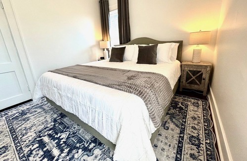 Dilworth Apartment | Delightful 2-bedroom Apartment Home in Charming Dilworth Area of Charlotte