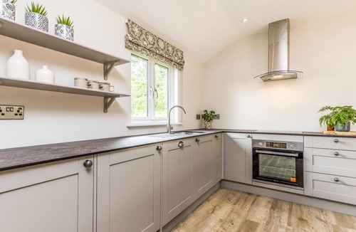 Funtington House | Delightful 2Bed Lodge in Downland Village - Pass the Keys