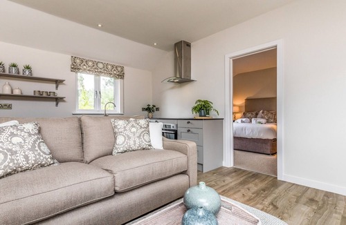 Funtington House | Delightful 2Bed Lodge in Downland Village - Pass the Keys
