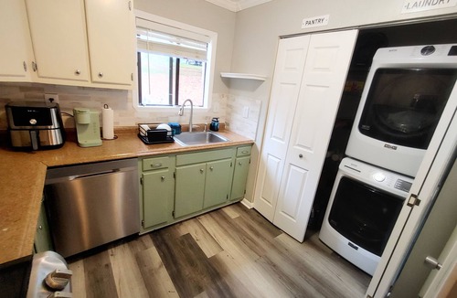 Greensboro House | Delightful Room, queen-size bed, near hospitals & shops. AC, WiFi, 1.5 bathrooms
