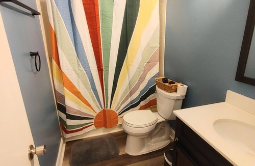 Greensboro House | Delightful Room, queen-size bed, near hospitals & shops. AC, WiFi, 1.5 bathrooms
