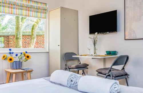 Funtington Apartment | Delightful Studio in West Ashling - Pass the Keys