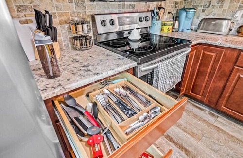 Northeast Raleigh House | Delightfully New The Oasis Paradise w/Pool