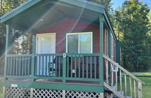 Ernul Cabin | Deluxe Creekside Cabin nearby Blount's Creek!
