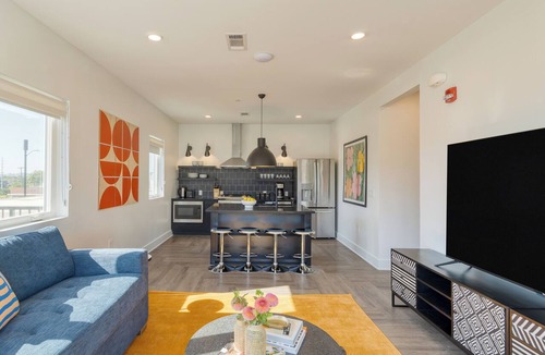 Historic Edgefield Hotel | Deluxe Four-Bedroom Suite + Balcony | The Carter