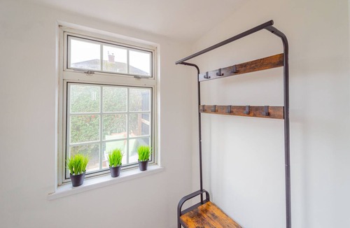 Heswall Apartment | Deluxe Studio Annexe - En-Suite Shower - Heswall