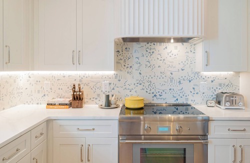 Historic Oakwood House | DeLUXeDwelling-7BR/4BA-ChefsKitchen-20Guests-Pets