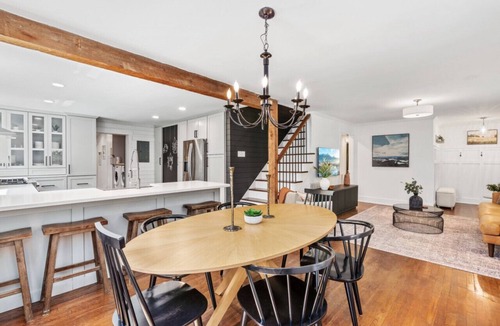 Northwest Raleigh House | Designer Home With Pool Sleeps 12!