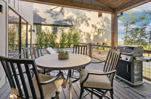 Lenoir Cabin | Designer Mountain Home in Upscale Community