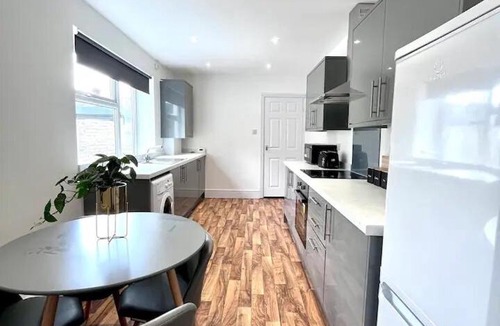 Sunderland Apartment | Devon-2 Bdrm Sleeps 4 Great for Contractors